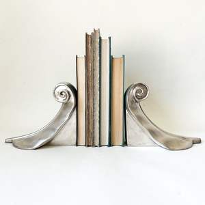 Les meilleures ventes : Serre-livres muraux en aluminium plaqué or, conçus pour les espaces restreints et une esthétique d'étagère épurée - Product Image 6