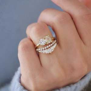 Anillo de Boda Curvo con Diamante Cultivado en Laboratorio, Oro Sólido de 14K, Diseño Contorneado, 0.53 Quilates, Claridad VS+, Baño de Rodio - Product Image 2