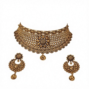 Parure de collier de mariée antique en or massif 22 carats avec un travail de filigrane floral complexe et des boucles d'oreilles Chandbali assorties - Product Image 1