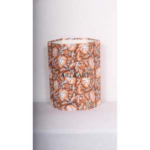 Maneras creativas de reutilizar cajas de cartón para hacer contenedores de basura con estampado floral artesanal y tela de algodón. - Product Image 1