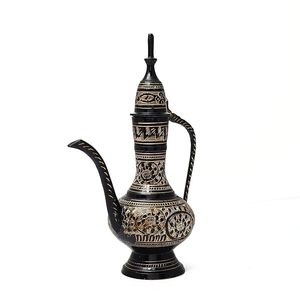 Surahi en laiton artisanal, carafe à eau en laiton pour la décoration de la maison et du bureau, pichet décoratif vintage en laiton, vase traditionnel indien en laiton - Product Image 1