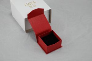 Boîte à bijoux rectangulaire en or avec motif de roses en feuille d'or, extérieur en papier artistique et intérieur en velours, 60x56x35mm - Product Image 2