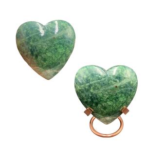 Pierre de jade néphrite naturelle polie en forme de cœur sculptée, pierre de jade verte pour collection avec support en fer, taille 8 x 8 x 3 cm - Product Image 1