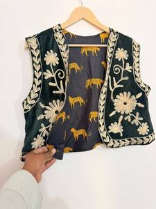 <b>Velvet</b> Suzani Embroidery Lightweight Cotton Streetwear Floral Vest <b>Coat</b> <b>Women</b> Ethnic Vest Designer Sleeveless Jacket Wholesale - Product Image 2