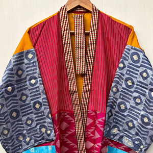 Kimono de Seda Floral Estilo Sari Indio, Túnica Vintage, Vestido Suave para Fiesta en la Playa, Kimono de Seda Hecho a Mano en India, Precio al por Mayor - Product Image 1