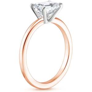 Bague de fiançailles solitaire en diamant taille émeraude en or blanc, sertie de griffes, style classique pour femme - Product Image 6