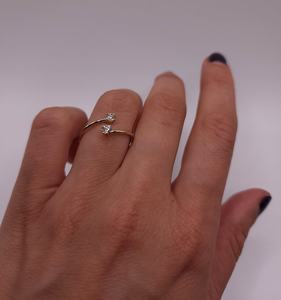 Anillo de Diamantes Cultivados en Laboratorio de 0.20 CT con 2 Piedras en Oro de 18K |   Anillo Toi Et Moi Chapado en Oro con Certificación IGI |   Elegante Joyería para Aniversario de Bodas - Product Image 4