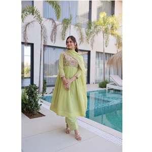 Conjunto de Vestido Anarkali de la Mejor Calidad con Pantalón y Dupatta, Mal Chanderi con Bordado de Cuentas, Vestido Anarkali Moderno - Product Image 1