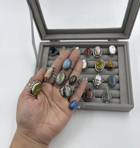 Collection de bagues ajustables en laiton de qualité supérieure avec pierres naturelles assorties et serties en clos, vente en gros - Product Image 2
