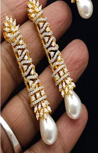 Ensemble collier et boucles d'oreilles en or blanc de qualité supérieure, design élégant, serti de zircons CZ, pour les occasions spéciales comme les fiançailles et les mariages, pour femmes - Product Image 2