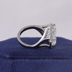 Bague de fiançailles en or 14 carats avec halo de diamants de laboratoire taille cœur (certifiée IGI) - Product Image 2