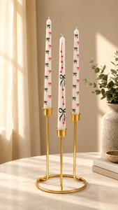 Porte-bougie en métal doré à 3 bras avec bougies coniques décoratives, élégant centre de table, porte-bougie pour trois bougies coniques - Product Image 2