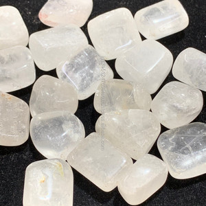 Venta al por mayor de piedras de selenita blanca natural auténtica pulidas y grabadas con motivos de amor para decoración de hogar y oficina, con propiedades curativas y de Feng Shui. - Product Image 2