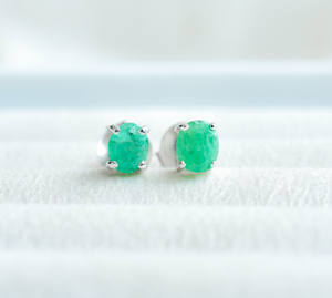 Pendientes de Esmeralda Verde Ovalada Natural Eternal Spring en Plata de Ley 925 - Product Image 1