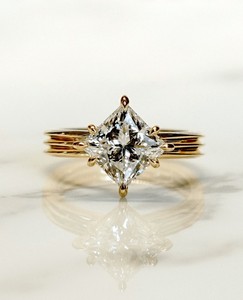 Bague de fiançailles créative en or rose massif 14 carats avec diamant de laboratoire solitaire taille princesse de 2,0 carats, style ethnique, pour mariage, collection Fine - Product Image 1