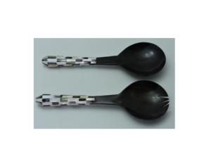 Ensemble de 2 cuillères à salade en corne, adaptées aux aliments, fabriquées à la main à partir de corne de buffle naturelle, à prix abordable - Product Image 1