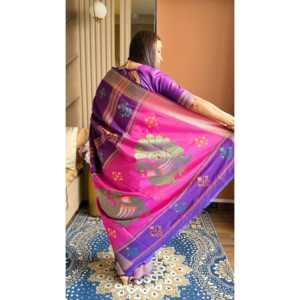 Sari en soie douce Elite Ikkat Patola avec pallu en paon et bordure en zari doré, motifs Meenakari, vêtements indiens et pakistanais - Product Image 2