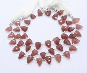 ลูกปัดควอตซ์สตรอเบอร์รี่ทรงสามเหลี่ยมเจียระไนขนาด 8x12 9x13 มม. ลูกปัดพลอยสตรอเบอร์รี่ทรงสามเหลี่ยมขนาด 8 นิ้ว เจียระไน - Product Image 1