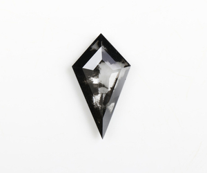 เพชรทรงว่าว 1.68 กะรัต เจียระไนแบบเกลือพริกไทย แฟนซีคัท เจาะด้วยเลเซอร์ เพชรเลี้ยงในห้องปฏิบัติการ เพชรเม็ดเดี่ยวเจียระไนตามสั่งสำหรับเครื่องประดับ ขายดี - Product Image 5