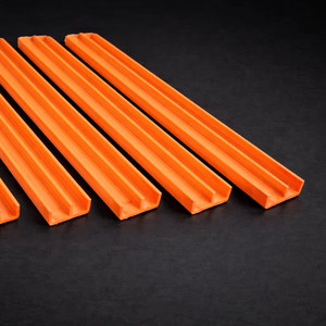 รางเลื่อนเฟอร์นิเจอร์ PVC รูปตัว E รางนำทางพลาสติกสำหรับตู้เสื้อผ้า บานตู้ และระบบแผง - Product Image 1