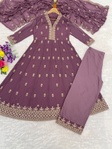 ชุดเดรส Anarkali คอลเลคชั่นใหม่ พร้อมกางเกงและผ้าคลุมไหล่ ประดับด้วยงานปักเลื่อมอย่างดี สำหรับงานแต่งงาน จากซัพพลายเออร์ชาวอินเดีย - Product Image 2