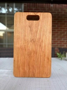 Planche à découper en bois massif de qualité supérieure avec poignée ergonomique pour la préparation des aliments en cuisine, la découpe, le service et les plateaux de fromages - Product Image 6