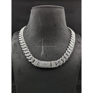 Cadena Cubana Clásica Plateada con Diamantes Moissanite VVS Completos y Detalles Iced Out, Joyería Streetwear de Trisha Jewels - Product Image 1