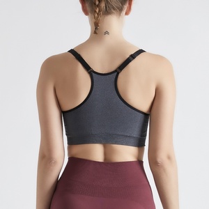 Soutien-gorge de sport sans couture en tricot pour femme, gris, avec coussinets, respirant, maintien moyen, lavable en machine - Product Image 3