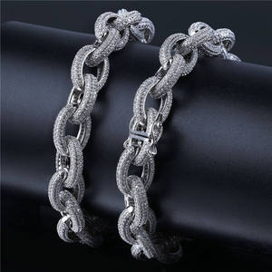 Bracelet en or 18 carats entrelacé avec diamants naturels, bijoux de luxe haut de gamme pour mariages et anniversaires - Product Image 4
