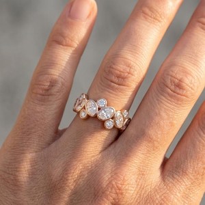 Precioso Anillo de Moissanita con Corte Ovalado y Redondo, Diseño Floral, Oro Sólido de 14K, Regalo de Boda o Compromiso para Novias - Product Image 5