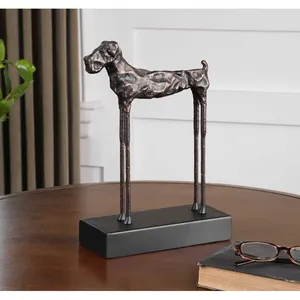 Sculpture de chien abstraite moderne en métal, figurine d'animal à longues pattes sur base noire pour la décoration de table de bureau ou de maison (vente en gros) - Product Image 3
