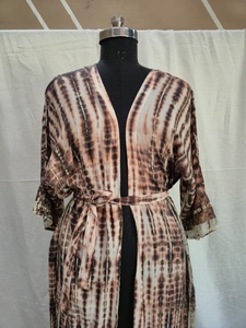 Kimono largo teñido a mano para mujer, ropa de playa estilo bohemio ligera con ajuste relajado, mangas anchas y cinturón en la cintura. - Product Image 3