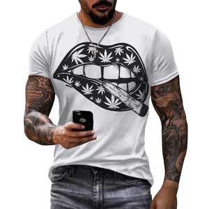 T-shirt blanc à manches courtes pour homme avec imprimé lèvres colorées et motifs articulés, col rond décontracté, coupe classique, en jersey de coton - Product Image 4