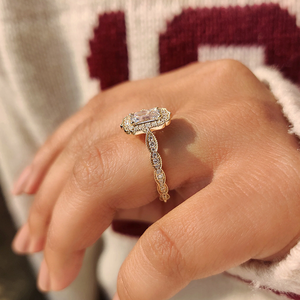 Anillo de Compromiso de Lujo con Diamante Corte Esmeralda y Halo de Diamantes Redondos en Oro de 14K/18K, Anillo de Novia, Joyería Romántica para Propuesta de Matrimonio - Product Image 3