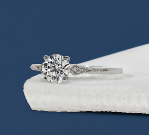 Bague de fiançailles solitaire en diamant rond de 1,04 carat, cultivé en laboratoire, VVS2 F, certifiée IGI, plaquée rhodium, or blanc, vente en gros pour femmes - Product Image 2