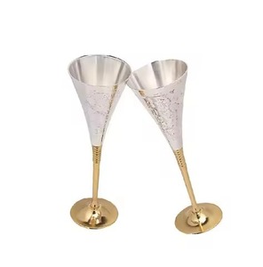 Copa de Vino de Metal Hecha a Mano, Cáliz Grabado, Copa para Beber Vintage con Acabado Antiguo, Elegante Vajilla para Bar, Decoración de Mesa para Bodas, Regalo - Product Image 1