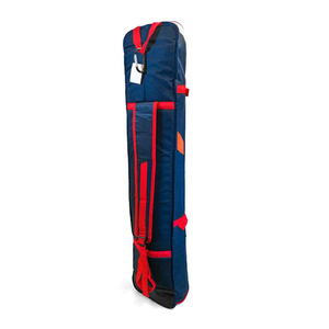 Bolsa deportiva de nailon roja y azul marino con bolsillos con cremallera y correas ajustables - Product Image 2