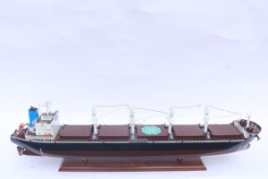 Maqueta de Barco Comercial de Madera Hecha a Mano - Modelo a Escala de Buque Portacarga, Decoración de Escritorio de Oficina, Sabrina - Product Image 3