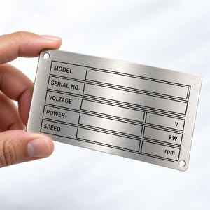 Plaque signalétique en aluminium personnalisée avec numéro de série et trous de fixation, fabrication OEM - Product Image 1