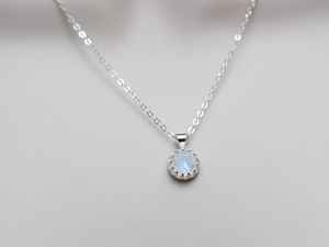 Collar de Plata de Ley con Piedra Lunar Arcoíris, Gema Natural, Joyería Minimalista para Mujer, Hecho a Mano, Proveedor Mayorista - Product Image 3