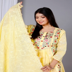 Elegante Conjunto de Kurta Anarkali de Algodón Amarillo con Bordado Floral y Dupatta para Bodas, Fiestas, Playa y Ropa Étnica - Product Image 5