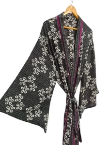 Robe kimono de luxe en soie patchwork, cache-maillot de bain, tenue de nuit, longue robe, kimono indien vintage fait main en soie de sari recyclée - Product Image 6
