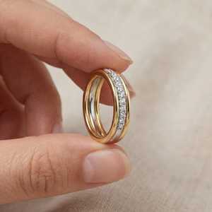 Anillo de media eternidad con diamantes de corte redondo de lujo para unisex, cultivados en laboratorio, con oro sólido de 14K, joyería para fiestas para novias. - Product Image 4