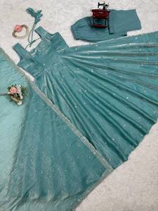 Magnifique robe en fil de soie avec travail de sequins, bas de robe et ensemble dupatta - Product Image 6