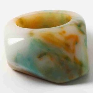 Vente en gros personnalisée de la meilleure qualité fabriquée à la main de haute qualité belle bague en résine colorée pour les femmes faite à la main en Inde - Product Image 1