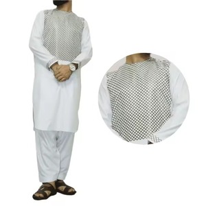 Vestidos Afganos Contemporáneos en Gris Carbón Oscuro para Hombre con Detalles Minimalistas en Bordado Negro Tono sobre Tono - Product Image 2