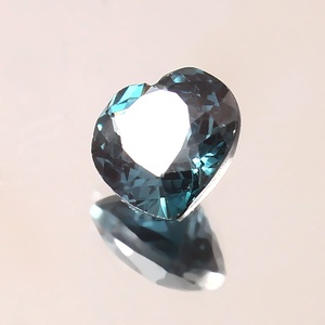Pierre précieuse en tourmaline bleu-vert du Mozambique en forme de cœur, naturelle, taillée, haute clarté, qualité supérieure, pour la fabrication de bijoux - Product Image 4