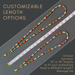 Chaîne de corps perlée faite à la main avec fermoir doré, tissée avec des motifs géométriques rouges, jaunes, oranges, turquoise, noirs et beiges, accessoire - Product Image 5