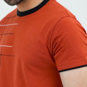 Camiseta de Manga Corta para Hombre, Color Naranja Sólido, con Ribete en Contraste, Corte Regular, Cuello Redondo, Algodón Tejido, Estilo Urbano Ecológico - Product Image 5