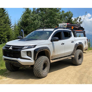 Camioneta Todoterreno Mit-subishii L200 con Suspensión Reforzada - Product Image 2